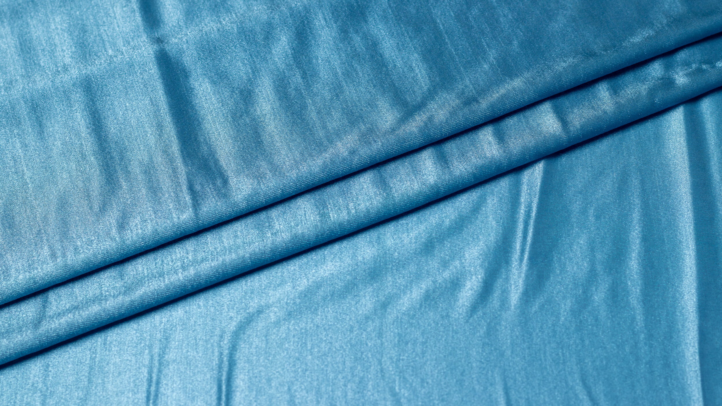 Nylon Błysk w kolorze błękitnym – zbliżenie na lśniącą powierzchnię